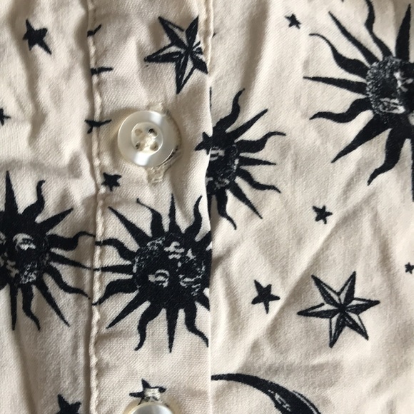 CREAM AND BLACK CELESTIAL Womens CROP BUTTON UP SHIRT size medium TEEN - Picture 8 of 10